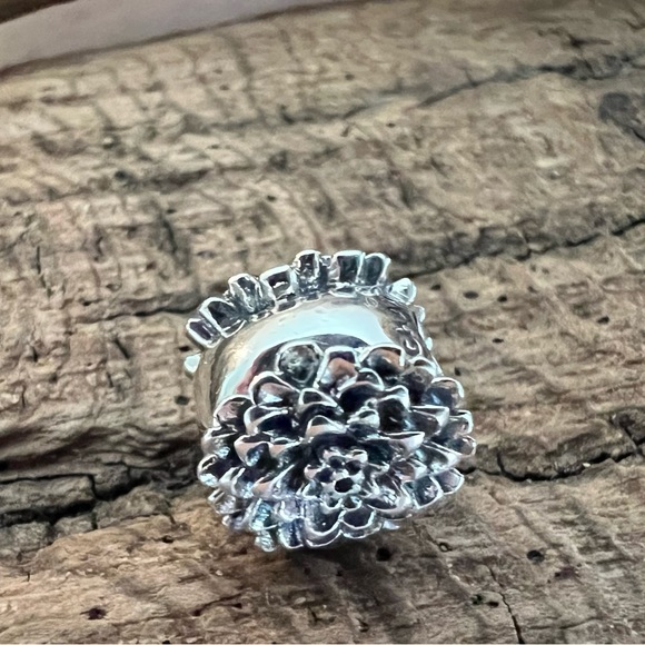 NEW Authentic CHAMILIA- August Dahlia Flower Silver 925 Charm Garden Birthday - Picture 5 of 7